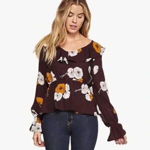 NWT Cupcakes and Cashmere Floral Bouse